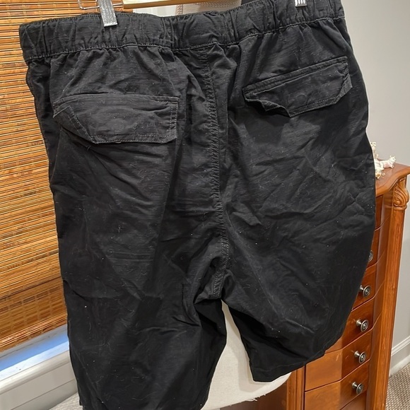 OLD NAVY BLACK SHORTS - Picture 5 of 6